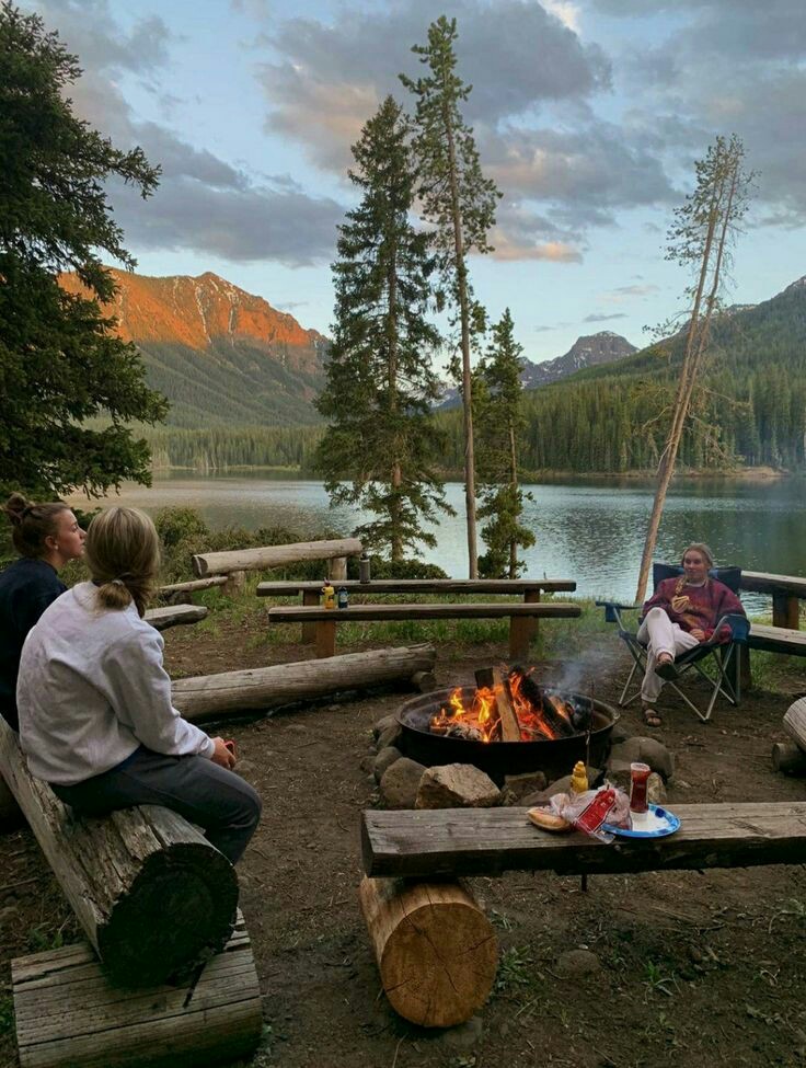 shewearprada's tweet photo. Weekend camping trip 🌿🌥️🍮🏕️ https://t.co/UglRDUb3Jj