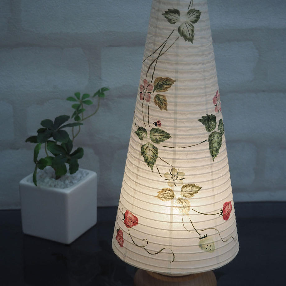 ToshihiroTochi1's tweet photo. Introducing modern Japanese traditional lanterns, Chochin, integrating with idea that #Moca-city, #Tochigi pref. is a major #strawberries producing site in Japan, designed and created by craftswomen from #Wataya, a long-established store with 220+ year-old history. So Cute!!🍓 https://t.co/te3XULRuUj