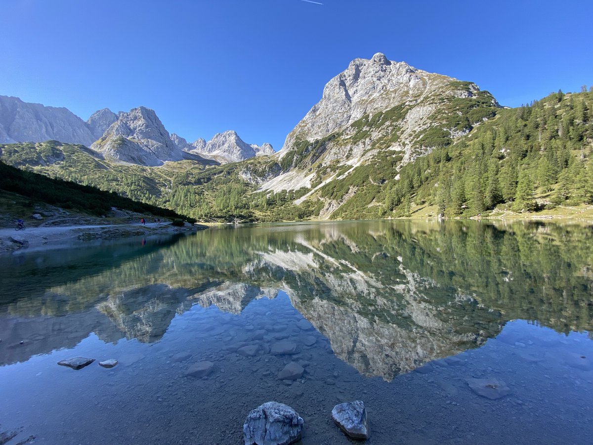 Swapondas2's tweet photo. I love hiking! #Austria #Ehrwald #Seebensee #hikingadventures https://t.co/5hCpoZU67m