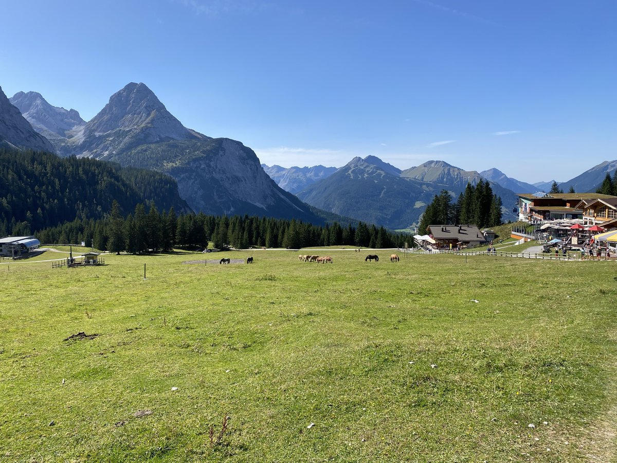 Swapondas2's tweet photo. I love hiking! #Austria #Ehrwald #Seebensee #hikingadventures https://t.co/5hCpoZU67m