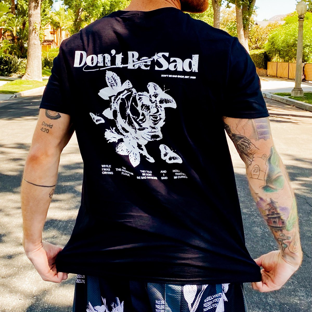 DontBeSadShop's tweet photo. the rose tee is officially out, in black (just in time for spooky season) 🖤 https://t.co/kUrEsboVoQ