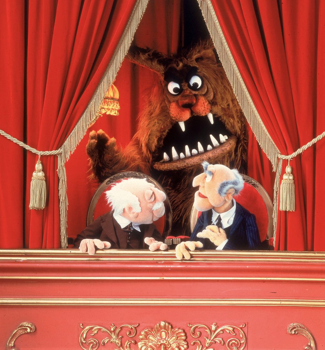 TheMuppets's tweet photo. Look out: Monday is just around the corner. https://t.co/vdGkG1cSlY
