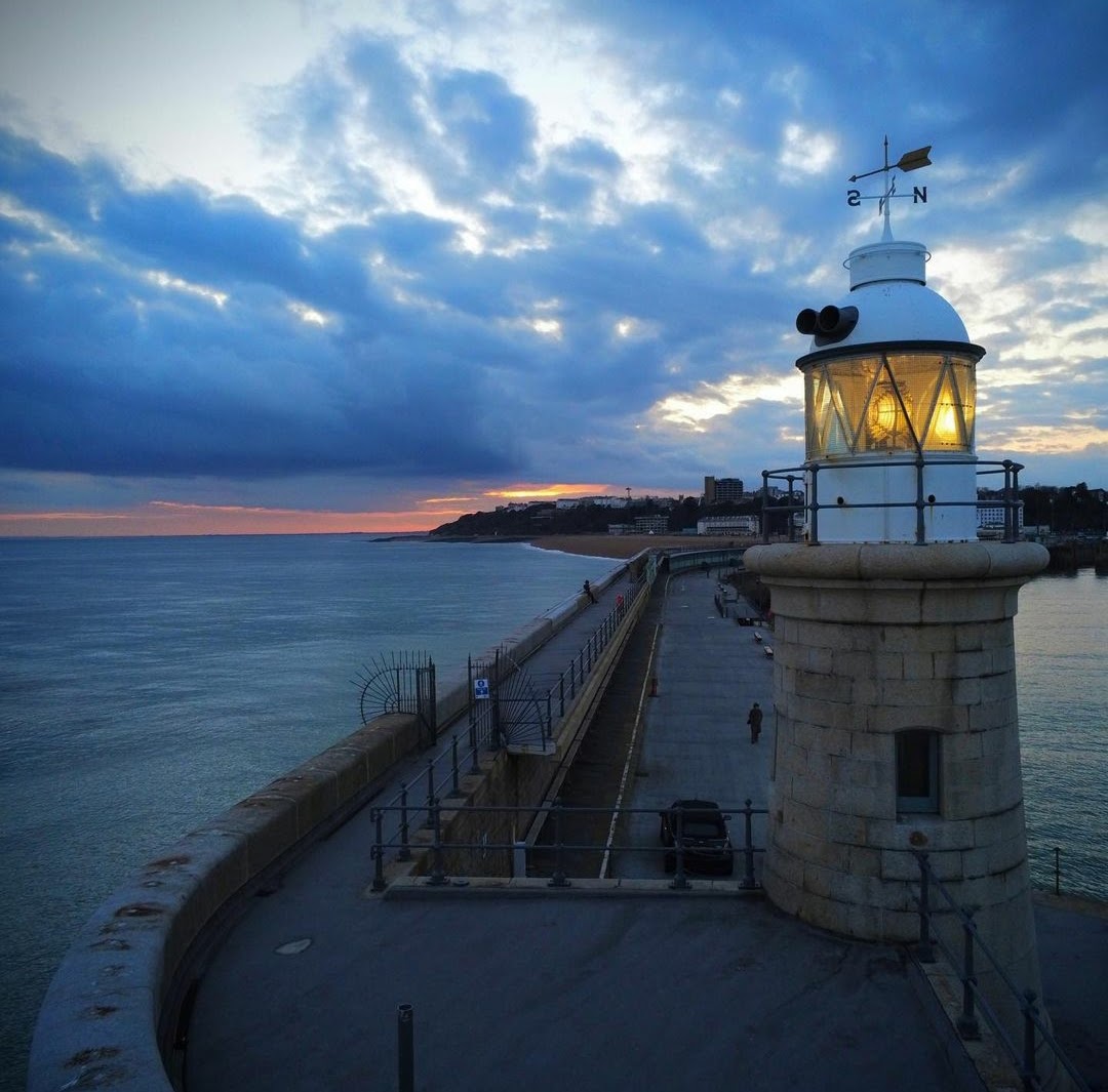 The sun has set on another glorious weekend. Don't forget that a number of traders are open throughout the week, with all traders opening from 12noon on Thursday. 

📸: IG/ benscoast