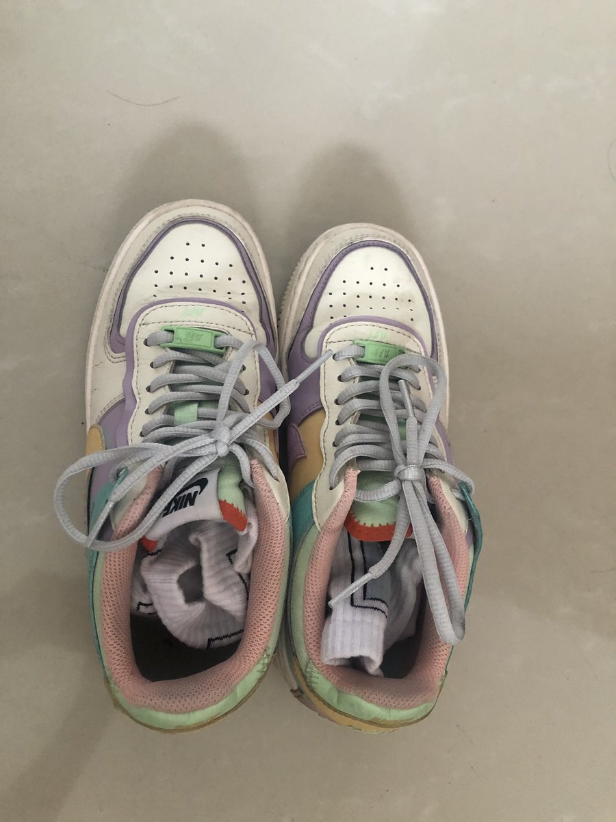 aiyundongxie's tweet photo. 体育生第二弹 这双马卡龙不愧是小姐姐的杰作 爱运动果然可以把鞋子的味道存住 味道一级棒 是体育生该有的味道哈哈 应该没人不喜欢马卡龙吧 而且是大长腿美女穿过的 光想想就流口水～ 穿运动鞋出来的原味你们不想试试吗 https://t.co/TMixIcDvIN