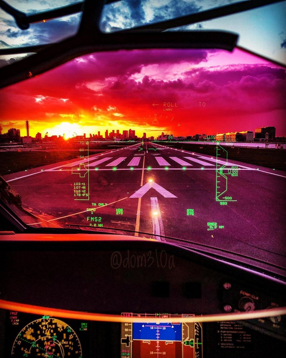 Can't get enough of HUD views like this! 😍  
📸: dom310a/Instagram
#headsupdisplay #airlinepilot