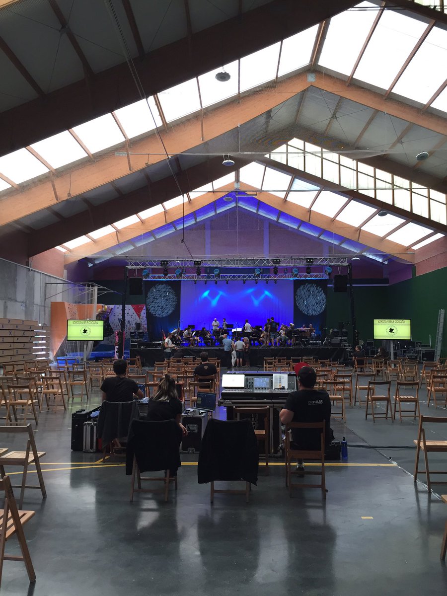 jentilzulo's tweet photo. 💥 Dana prest gaurko kontzerturako! 💥

🎤 19:00etan kiroldegian. https://t.co/XERqbXyw7Z