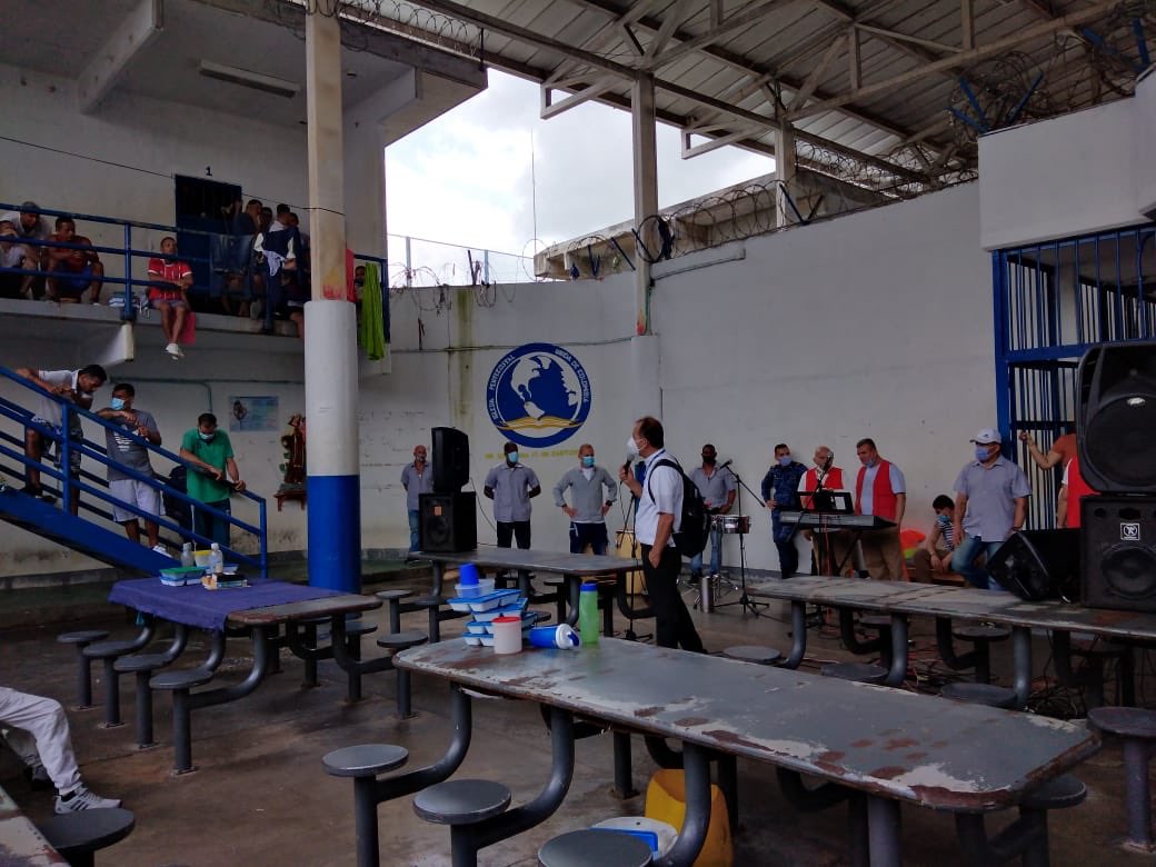 INPEC_Colombia's tweet photo. En el Establecimiento Penitenciario de Puerto Triunfo en Antioquia se  continúa celebrando el mes de la Virgen de las Mercedes con el fin de llevar un momento de recogimiento y esparcimiento a la población de privados de la libertad, con una invocación a cargo del capellán. https://t.co/8ld6fOXc7z