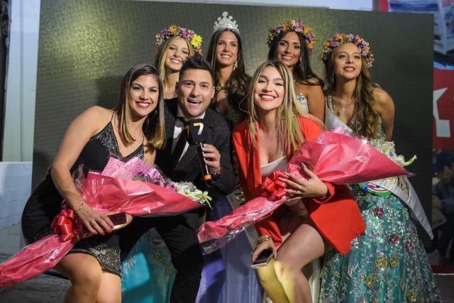 ttmthits's tweet photo. #SomosFNE 
CON PÍA A TODOS LADOS 
EL EQUIPO #TotalmenteDeFiesta

Felicidades @piayecora ¡!¡ 

👑🙌🎵🎶📣
𝗙𝗜𝗘𝗦𝗧𝗔 𝗡𝗔𝗖𝗜𝗢𝗡𝗔𝗟 𝗗𝗘 𝗟𝗢𝗦 𝗘𝗦𝗧𝗨𝗗𝗜𝗔𝗡𝗧𝗘𝗦

@ttmthits @977FMTropico 
@FacuAVerdur https://t.co/IqZxXCDPFp