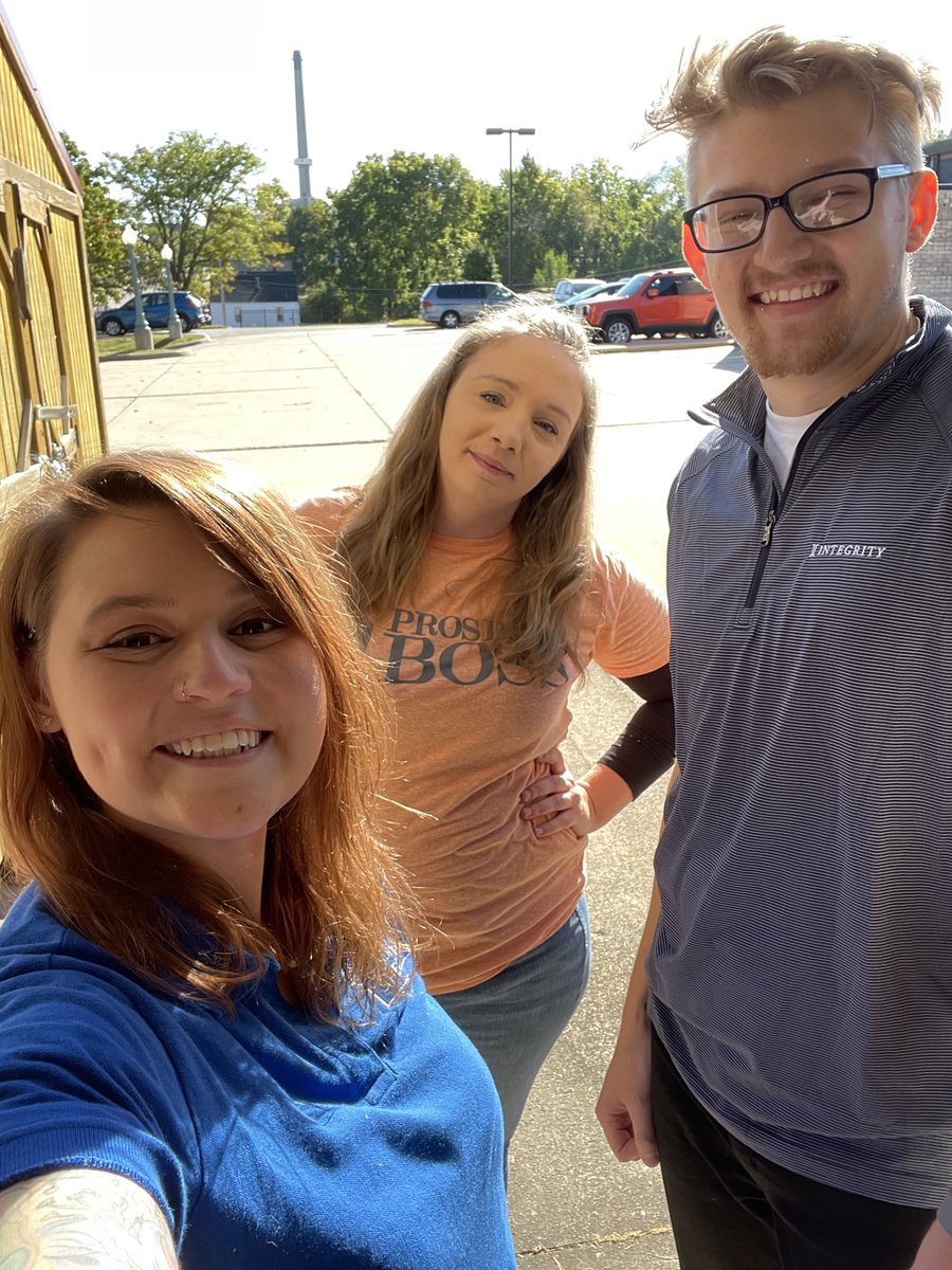 smsteam1's tweet photo. Shout out to our Senior Marketing Specialists team members who volunteered to help set up the Senior Center garage sale this week as part of our 12 Months of Giving, one of our favorite ways to give back to the community.
#SMSTeam
#12MonthsOfGiving
#TwelveMonthsOfGiving https://t.co/AqkbLothRH