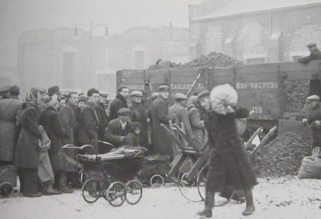 christheeagle1's tweet photo. Pictures from 1947, helping us prepare for winter 2021! #WhatProgress? https://t.co/a83Ag9lJTW