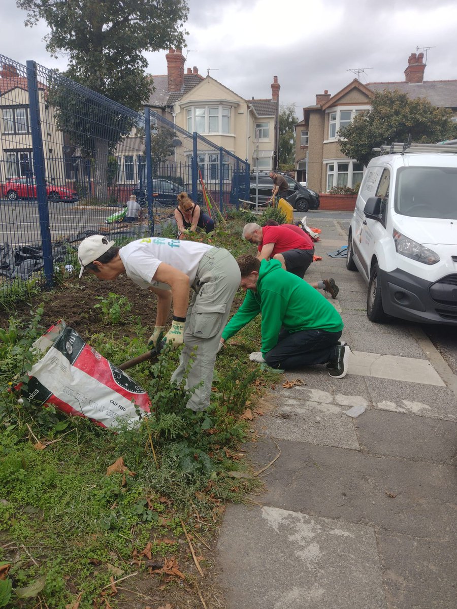 It was great to be part of the community initiative to help weed &amp; plan future planting on the green space on Maitland Rd, New Brighton. Lovely to speak to local residents who want to help repopulate the area with bushes and trees #GatewayToValePark 🌳🌿🌱🌻🌷