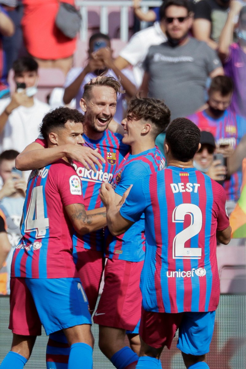 LaLiga's tweet photo. ¡La felicidad del primer gol! ⚽️

😄 @LuukdeJong9 😄

#BarçaLevante
#LaLigaSantander https://t.co/KAyPds2F42