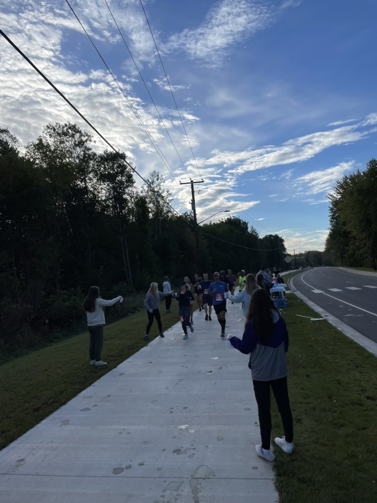 oldabewomensso1's tweet photo. Beautiful day for the Abes to be out supporting all of our amazing EC Marathon runners!! https://t.co/wcZ0YyE4Hh