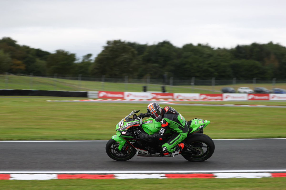LukeMossey12's tweet photo. Solid weekend, happy with that 🏆🙌🏻 now time to get ready for donington next week, thanks team @BournemouthKawa @helperformance @GBRacingEU @UKTeamGreen @OfficialBSB @ShoeiHelmetsUK #SMV #TECCARE https://t.co/77bDfAXzuE