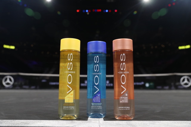 LaverCup's tweet photo. Thank you to our friends at @vosswater for keeping @LaverCup refreshed and hydrated all weekend! Check out the commemorative bottles for Team World &amp; Team Europe! https://t.co/WcLEODl1RO