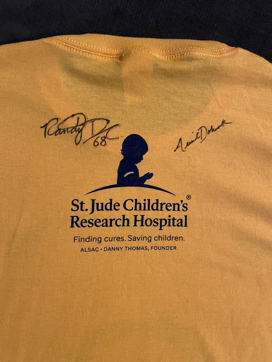 ISU_AL's tweet photo. So, yesterday after our virtual St. Jude Walk/Run amazing announcements, I asked if I could be a fan for a moment. I had @Biddies14 and @Dobnak_ sign my Dobnak Childhood Cancer Awareness T-shirt! #stjudewalkruntc #mntwins #greatlakesbatcompany #insightbrewing #forthekids https://t.co/QkMMDDY9eI