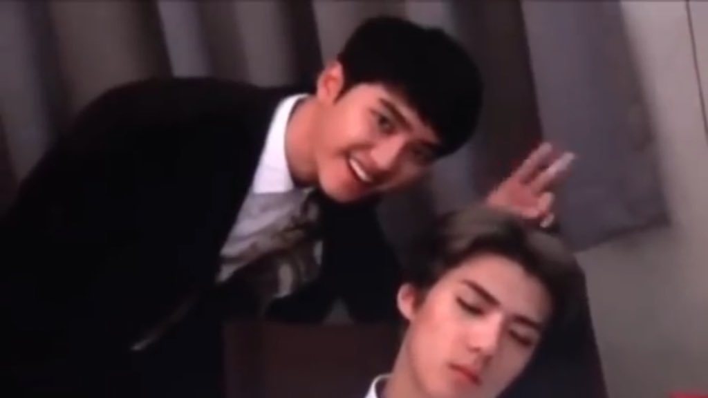 ELLE12 9412 8812 แด่ EXO 9 คนผู้เป็นนิรันดร์ tweet media