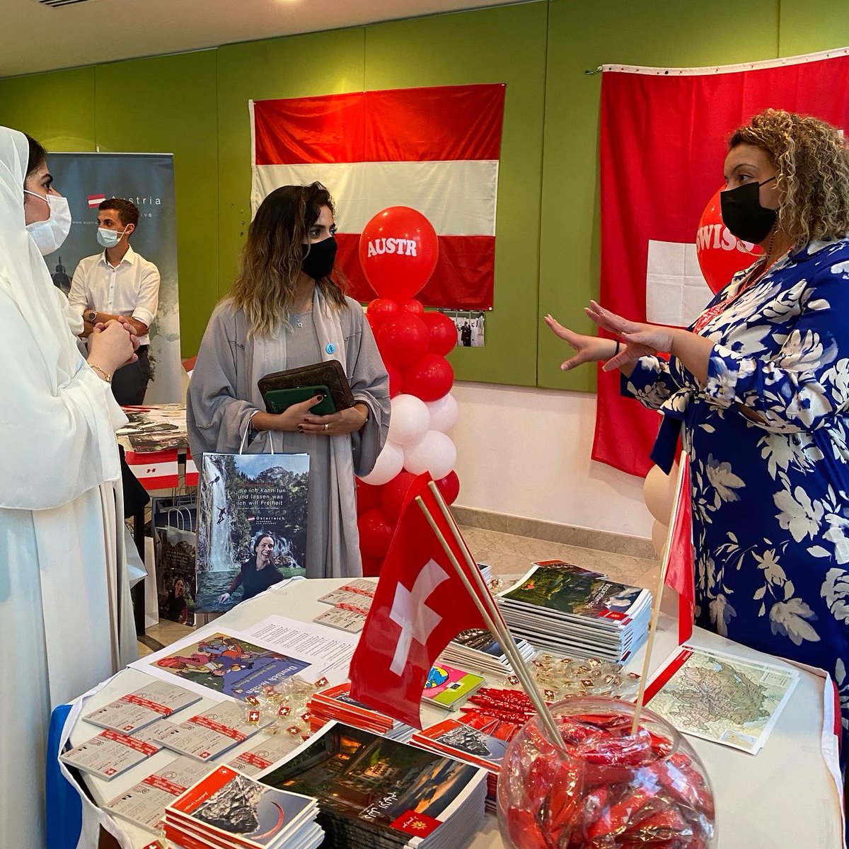 SwissEmbassyUAE's tweet photo. Today European Day of Languages is celebrated across Europe and aims to promote the rich linguistic diversity and plurilingualism!
Something we are not bad at in Switzerland ;-)🇨🇭
#europeanlanguagesday #switzerland #german #french #italian #romansch https://t.co/5IsDkbE3QP