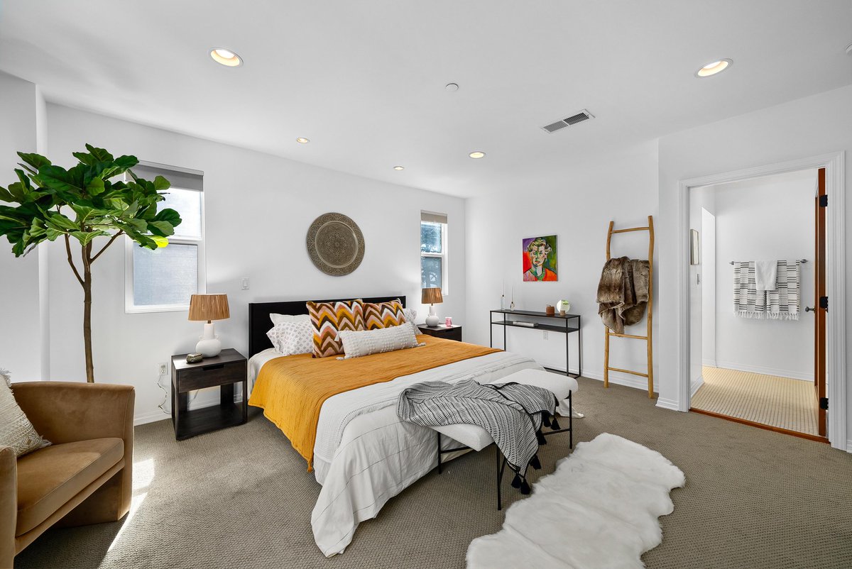 ✨𝑶𝒑𝒆𝒏 𝑯𝒐𝒖𝒔𝒆 𝑺𝒖𝒏 𝟗/𝟐𝟔 (𝟏-𝟒𝒑𝒎)✨
📍4014 Van Buren Pl #B
•$1,489,000
•3 bedrooms, 2.5 bathrooms
•1,778 sqft.
•3-story Town Home
•Downtown Culver City🌈 
#openhouse #sunday #culvercity #realestate #LosAngeles