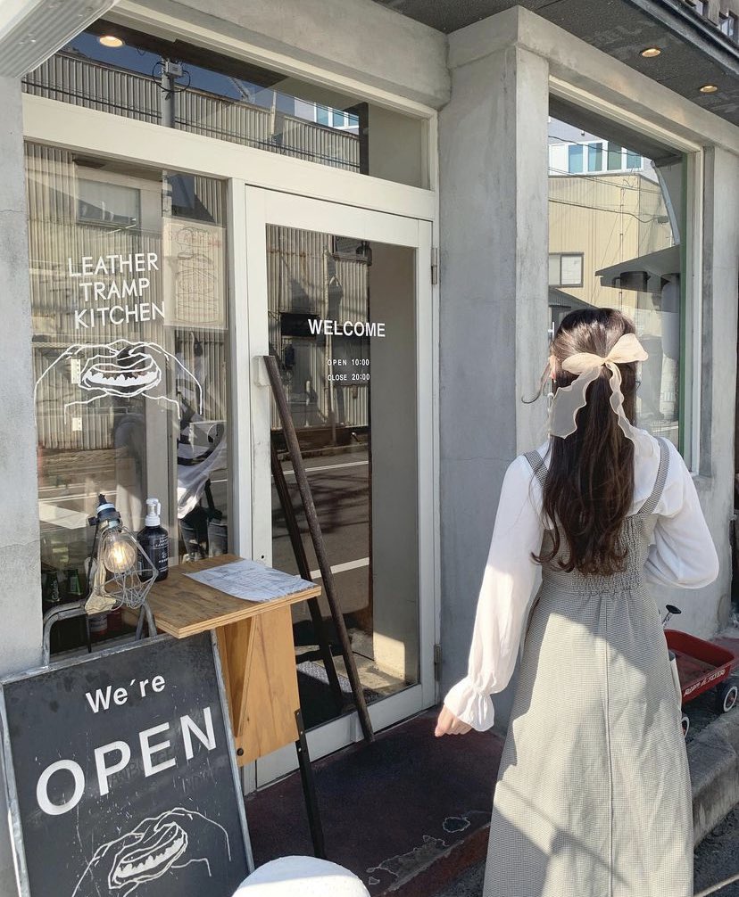 NGT48_Tsugumin's tweet photo. 倫実さんのinstagramが更新されました🍔☕️

万代のハンバーガー屋さんについて投稿されています🧸
https://t.co/UBgqSY930s

ボリューム満点でとても美味しそうですね😋

是非皆さんもチェックをお願いします🎀

#小熊倫実
#新潟カフェ
#万代カフェ
#レザートランプキッチン
#leathertrampkitchen https://t.co/Oac7JPtNyu