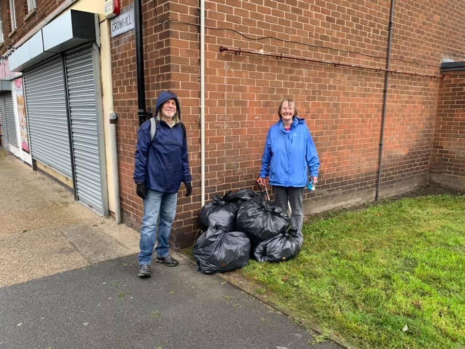 WaterlooNewsAUL's tweet photo. Well done to the #WaterlooWombles, who done a MASSIVE litter pick yesterday morning. The volunteers started at the Hop Pole & worked through Christ Church and @4CAshton, up Taunton Rd and onto Crowhill. They cleared TEN bin bags of rubbish!
#WaterlooTogether❤️
#CleanerWaterloo♻️ https://t.co/ckkVko4j1C