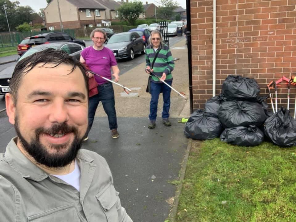 WaterlooNewsAUL's tweet photo. Well done to the #WaterlooWombles, who done a MASSIVE litter pick yesterday morning. The volunteers started at the Hop Pole & worked through Christ Church and @4CAshton, up Taunton Rd and onto Crowhill. They cleared TEN bin bags of rubbish!
#WaterlooTogether❤️
#CleanerWaterloo♻️ https://t.co/ckkVko4j1C
