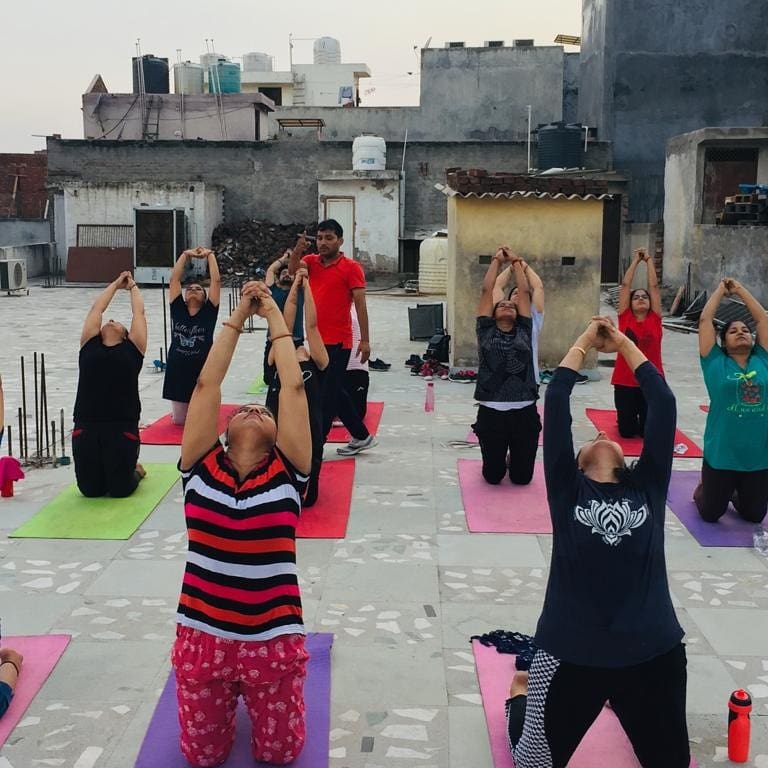 Mk920690Kumar's tweet photo. Regularly online yoga sessions 
Morning 6.00 am 7.00 am 
Instgram se contact no le kr aapbat kr skte hi ⚘🙏⚘🙏 https://t.co/FpHWYeVlf3