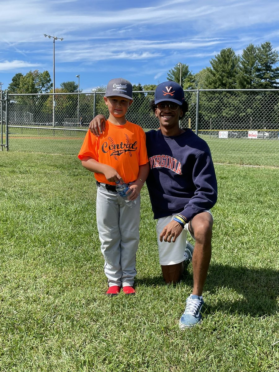 H3Sabres's tweet photo. THIS is what H3 mentoring looks like. Great job @enoch_ty 

@BlackKnightBSBL @McIntireLLbball @InvadersVA @UVADJTab @jtenochsr https://t.co/Tg2QdHJLWg