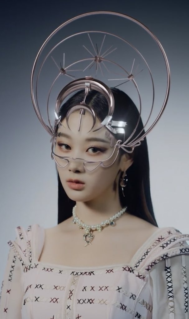 gisellespics's tweet image. A QUEEN