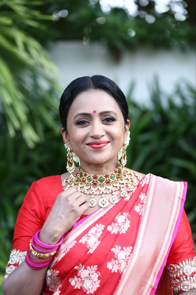 ItsSumaKanakala's tweet photo. Styled by @impriyankasahajananda
Beautiful Jewelry from @manepallyjewellers_
Saree @brandmandir
Blouse @akruthi_label
MUA @makeupby_sathya
Hair by @ramesh_makeupstudio

#Suma #SumaKanakala
#AnchorSuma #ootd #sareediaries #sareelove #saree #styledbypriyankasahajananda https://t.co/FbkRPtmIuN