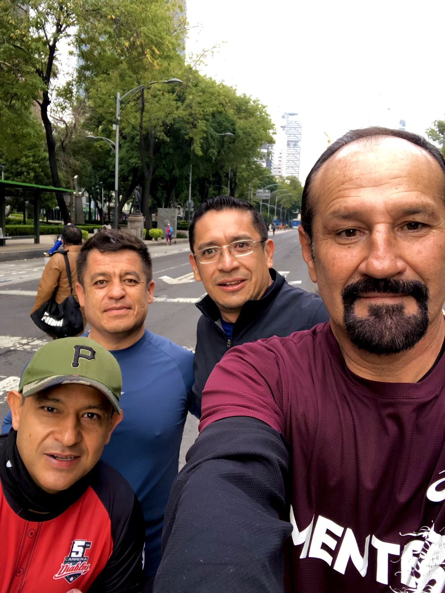 RicardoMch10's tweet photo. Bendiciones y salud para este Domingo Atletas🙌 11k genial encontrar a los amigos🏃♂️ #AsicsMexico
#YoElegiCorrer #FalconsRunners #MeEncantaCorrer #TemploRunner #EntreRunners #FenixRun_Puebla #SportsJunkie_MX
#ComuniRunners #RunningWhithLibertad
@ManicomioRunner
#mexrun https://t.co/jBSNekv7ap