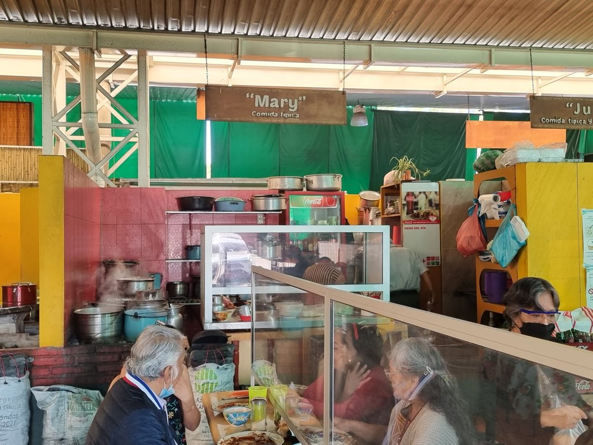 Betillocruz's tweet photo. Enchiladas de #Coloradito
#Chocolate de leche con canchas.
En el comedor de Doña "Mary" del Mercado Gastronómico en #Zaachila.
Ampliamente recomendados.
#FelizDomingo https://t.co/mGtLzGfGqt