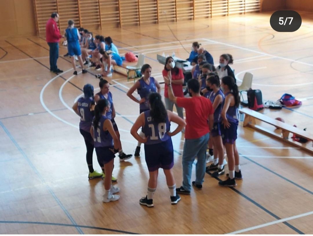 CbgNoega's tweet photo. Por fin debutaron nuestras Junior en la categoría, llevándose la victoria ante @ACD_ValNalon en un partido donde no bajamos el ritmo en ningún momento.
De agradecer la asistencia del público, siempre bajo el protocolo y atendiendo a las medidas sanitarias. Bravo chicas! 💜🏀 https://t.co/btHBLT0zeu
