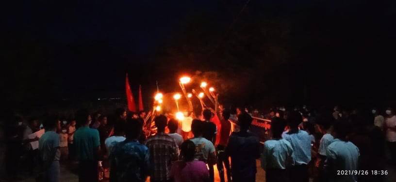 Even though the Junta cutoff the Internet, locals from Myaing Tsp marched the streets to demonstrate their opposition to the military regime.  #FreezePaymentsToJunta #Sep26Coup #WhatsHappeningInMyanmar