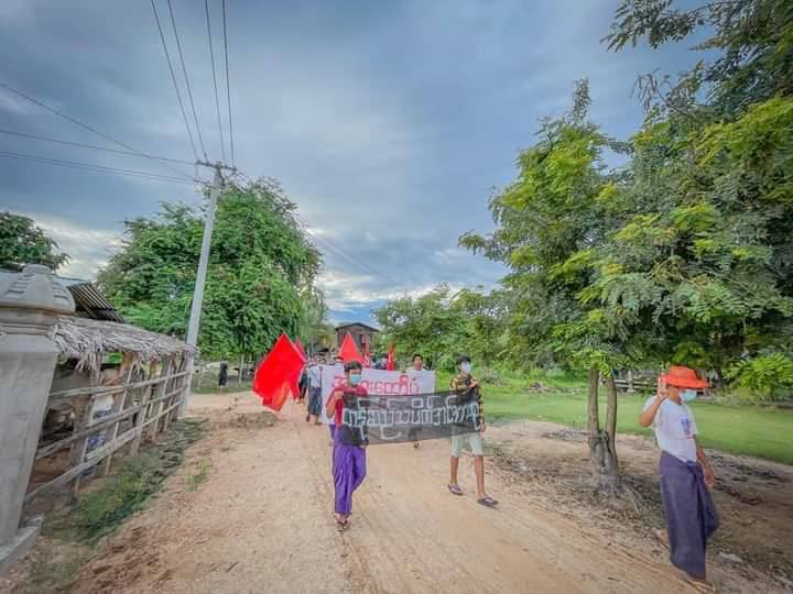 The main strike of Taze jointed with villagers in a village of Taze and made a marching rally to protest against the Military Coup. #FreezePaymentsToJunta #Sep26Coup #WhatsHappeningInMyanmar