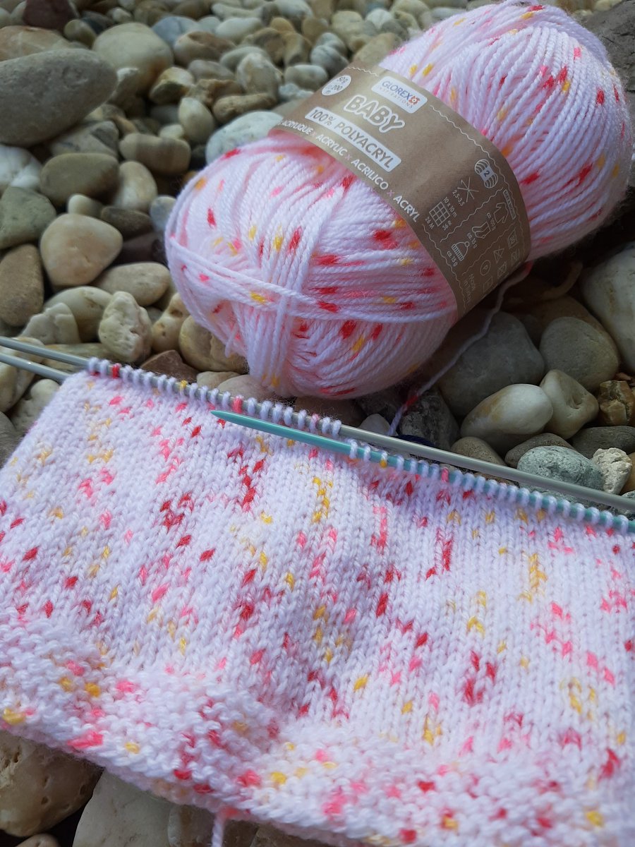 Knitbyfabricole's tweet photo. Enfin quelques minutes pour tricoter avant une nouvelle semaine de folie!
#teamtricot #handknit #babygift #handemadewithlove #knitismyyoga #tricoterapia #knitwithlove https://t.co/tJoGMfpKn9