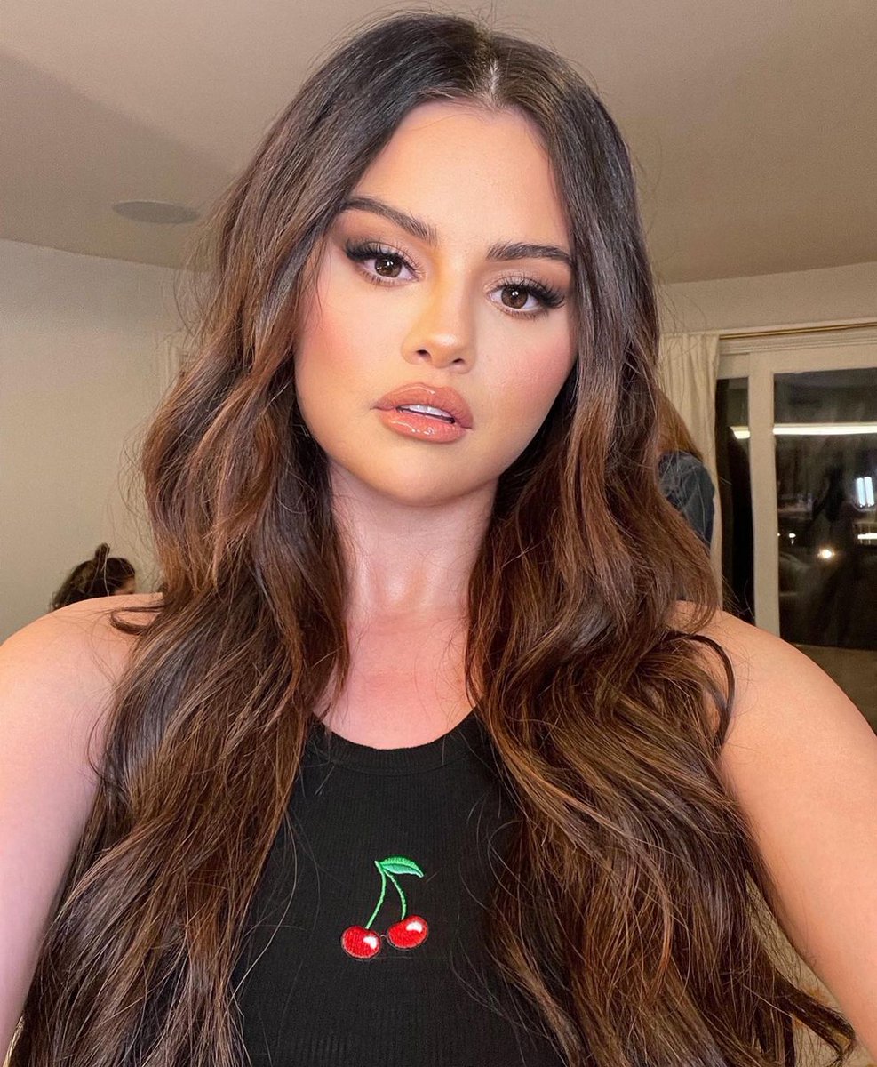SELENAT0RSARMY's tweet photo. Nueva foto de Selena Gomez. https://t.co/FlOkz6562z