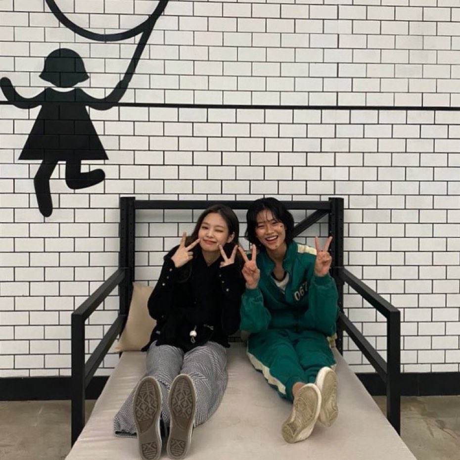 lovesjennie3000's tweet photo. Jennie and Hoyeon when she visited the squid game set with the coffee truck support 🥰🥰🥰 https://t.co/OBwYMkcA0E