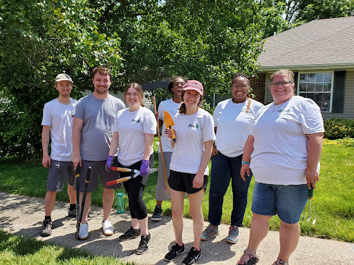 Woodhaventeam's tweet photo. Read more about @ForColumbia and their volunteer work at Woodhaven in our blog! https://t.co/bvNI5TwNu2 https://t.co/peSqSSNu6G