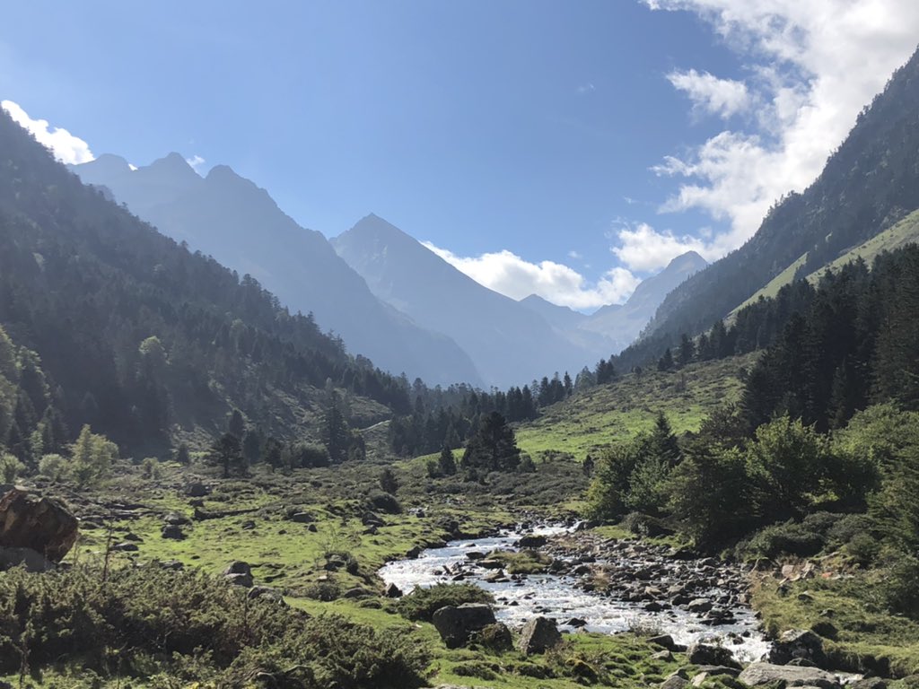 Lecastete's tweet photo. P’tit resto à la montagne en famille pour l’anniversaire, un plaisir 🥰 https://t.co/w2kgW8cMSE