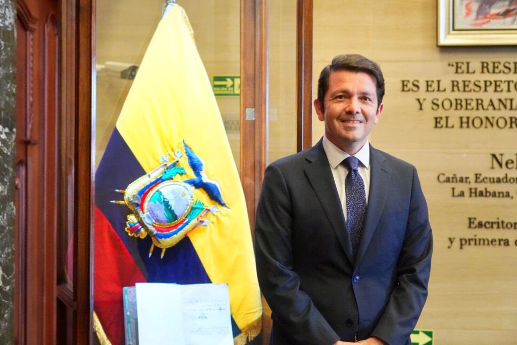 panchojimenezs's tweet photo. Conmemoramos con orgullo el día de nuestra #bandera, emblema de nuestro patriotismo nacional🇪🇨💪🏼💪🏾
#DiaDeLaBandera 
#26DeSeptiembre https://t.co/bQeAjdWUnk