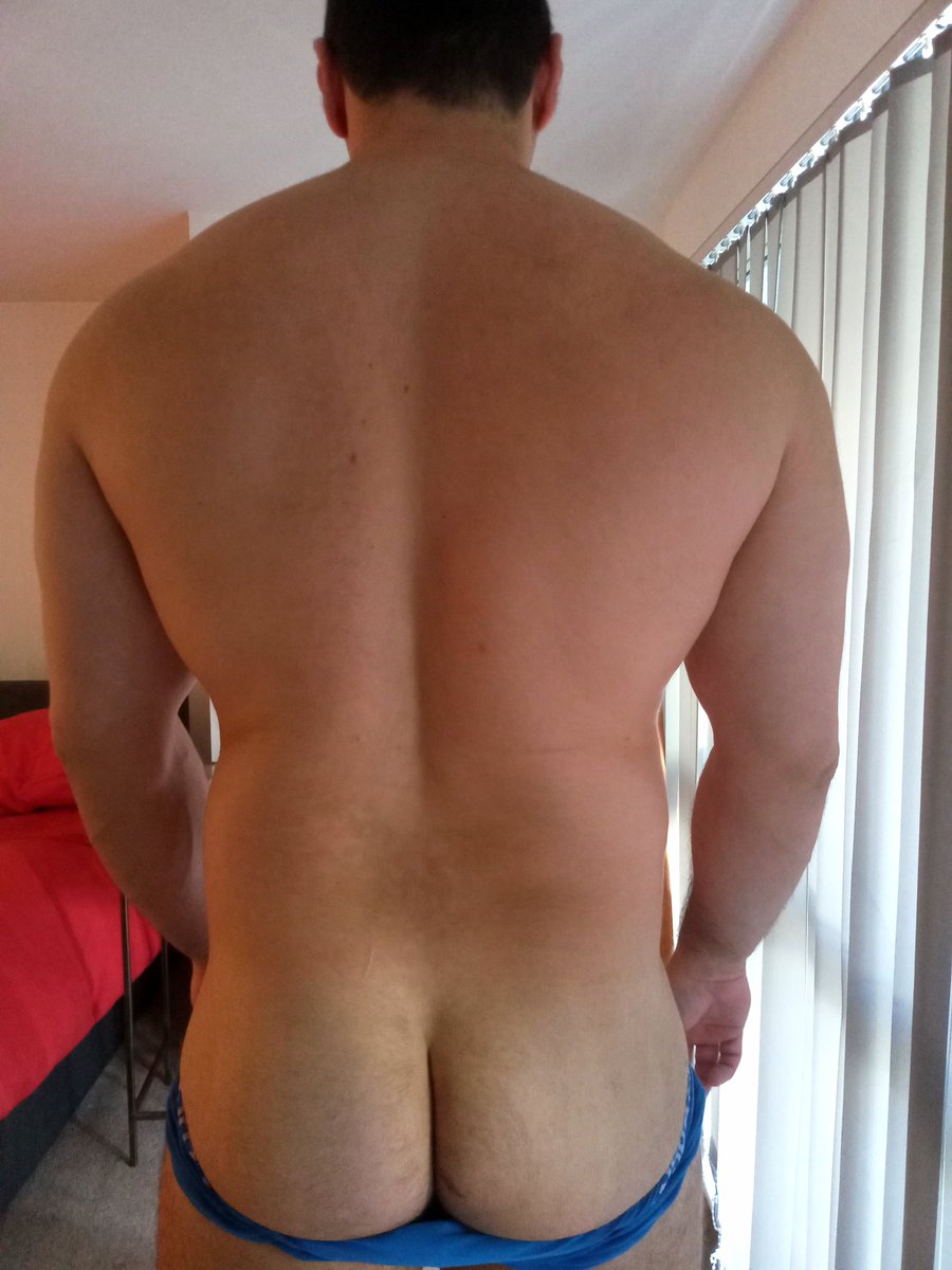 Bi_Muscle_Slut's tweet photo. @beefycubsicle Can I sit this down as well? https://t.co/DoLjC1eZjy