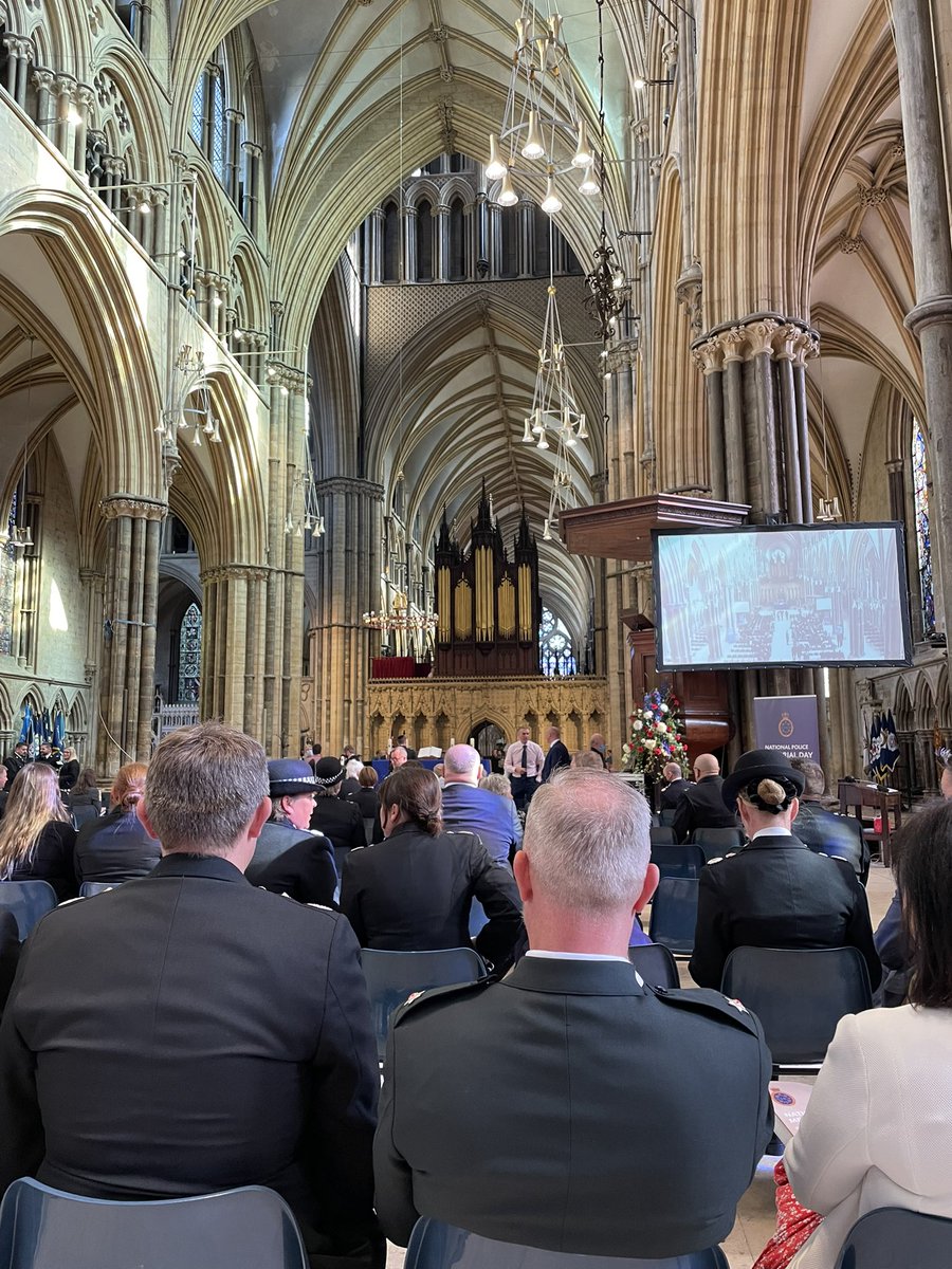 At the beautiful Lincoln cathedral with @DPP_FedChair <a href="/DPP_Federation/">Dyfed Powys Police Federation</a>. A humbling service today to pay tribute to those officers that have lost their lives in service. My thanks to <a href="/FrLiamB/">Fr Liam Bradley</a> for marking this important day <a href="/DyfedPowys/">Heddlu Dyfed-Powys Police</a> HQ. #NPMD21