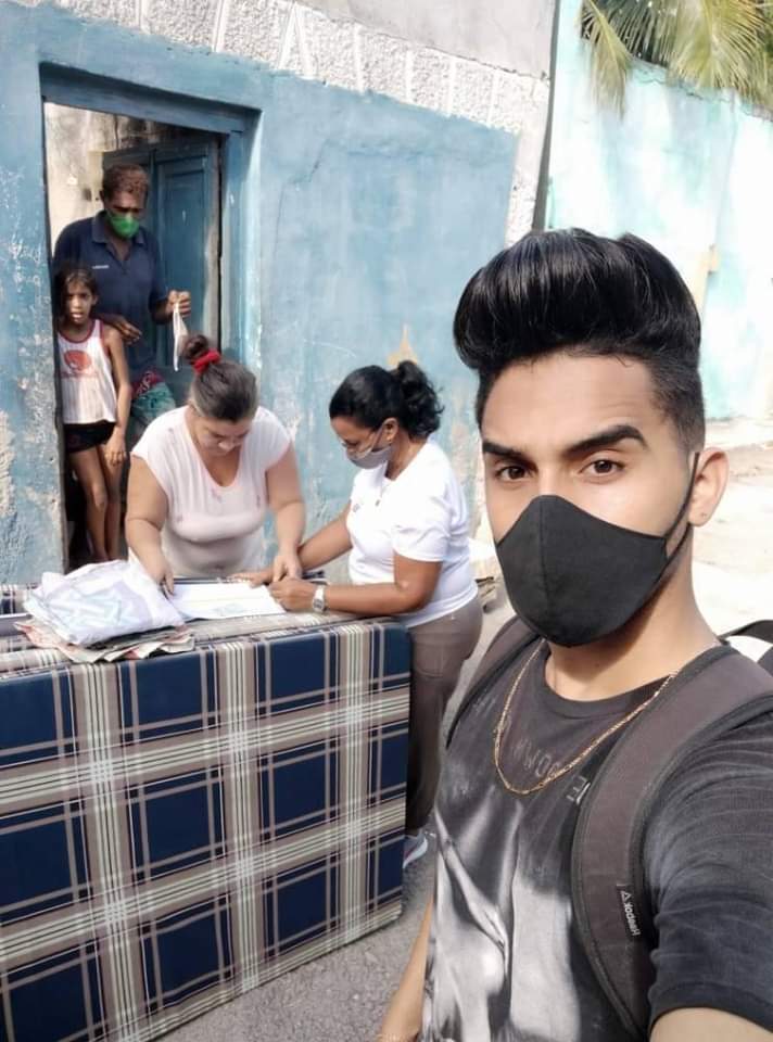 UdeLaHabana's tweet photo. Para Yordan Hernández, estudiante de segundo año de la @PsicologiaUh participar en las Brigadas Juveniles de Trabajo Social es un privilegio.
📌Todo los detalles en el canal de Telegram de la @uhcuba
👉https://t.co/3SBTYOiSod
#SomosUH #UH #FeuUH #ACubaPonleCorazón https://t.co/QjF3SxrwaS