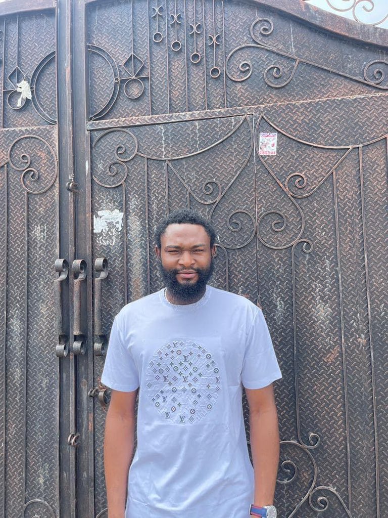 VictorIsrael_'s tweet photo. SOS 🆘 

Kingsley Ogbuagu has been abducted by gun men around Catholic Church of the Visitation, Festac town , Amuwo Odofin Lagos.

Reach out to 09068773333 if you have info

The Family has been thrown into a state of grieving and tears 

Please don’t Ignore. RT aggressively 🙏 https://t.co/fmkRDjX5Bp