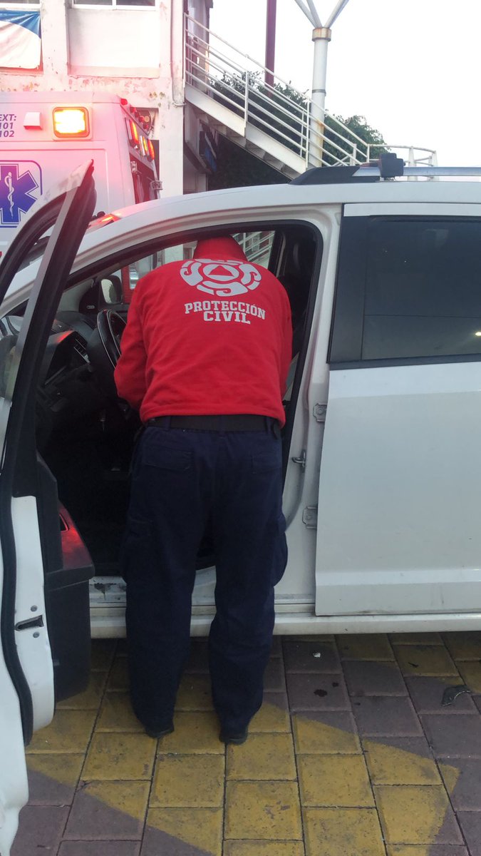 PCSnAndresCH's tweet photo. Esta mañana, nuestros paramédicos brindaron atención médica a una mujer que presentó una crisis de ansiedad, derivado de un percance vial. Asimismo la paciente, no presentó lesiones de gravedad. #ValoresQueSalvanVidas #ValoresQueHacenGobierno https://t.co/pNthQDLC5t
