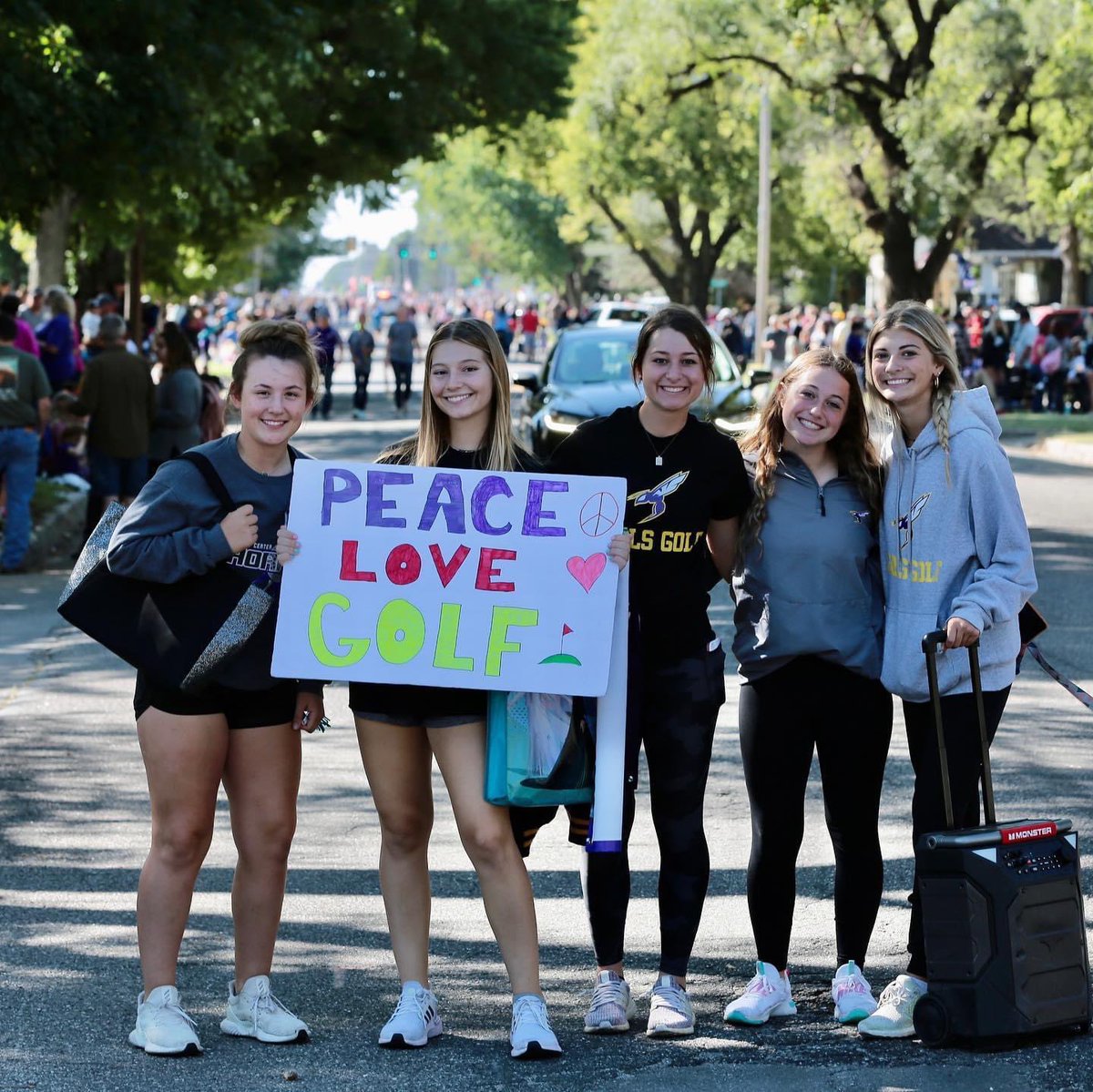 VCHSHornetGolf's tweet photo. Some of our 2021 golf team at the Fall Festival this year! https://t.co/HtnQJSAoXg