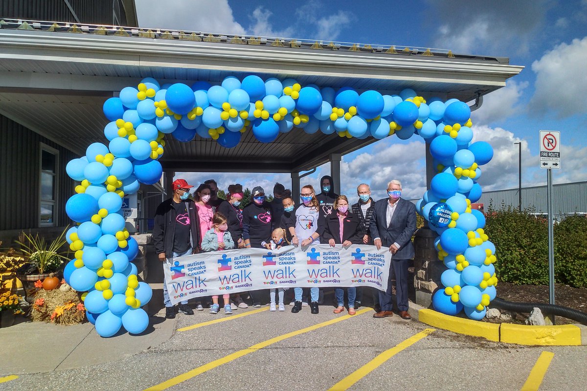 SylviaJonesMPP's tweet photo. Great turn out for today's Autism Speaks Canada car parade through Orangeville. Ambassador Emma worked hard to cut the banner! #ASCWalk https://t.co/rk8kQhFssB