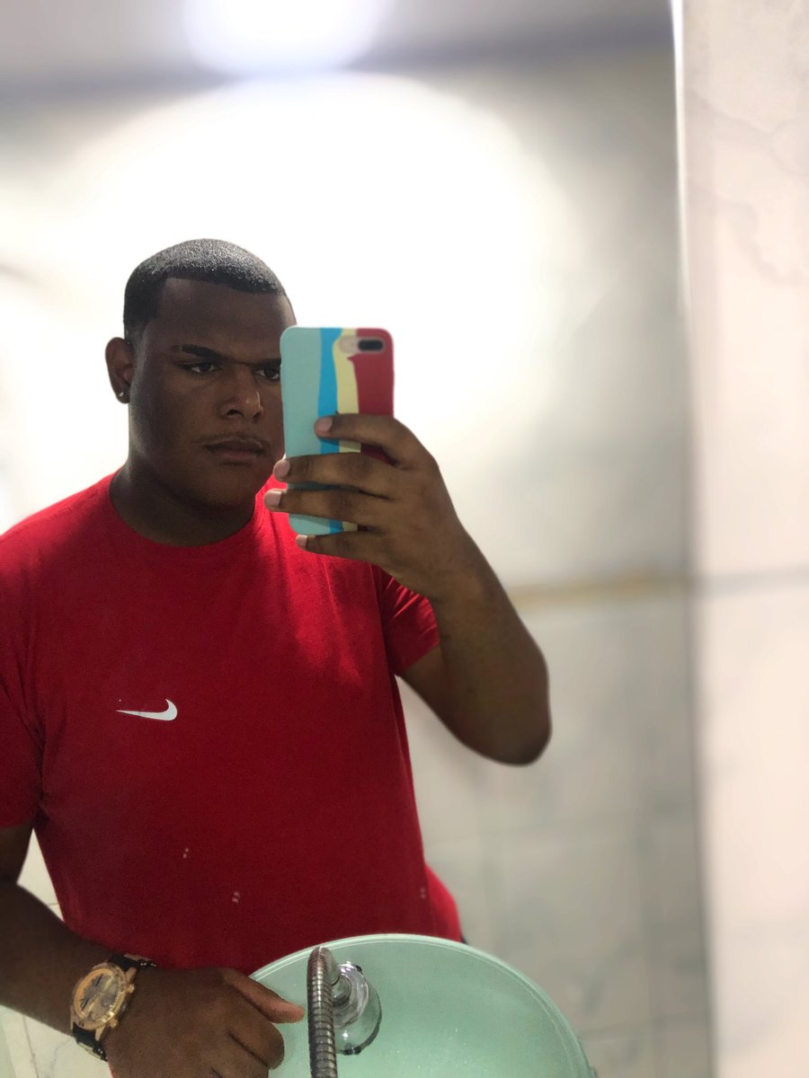 GustavoPit3's tweet photo. A cara do mane galinha pra vcs ❤️🥵😂📏📐 https://t.co/KI5TcurPJB