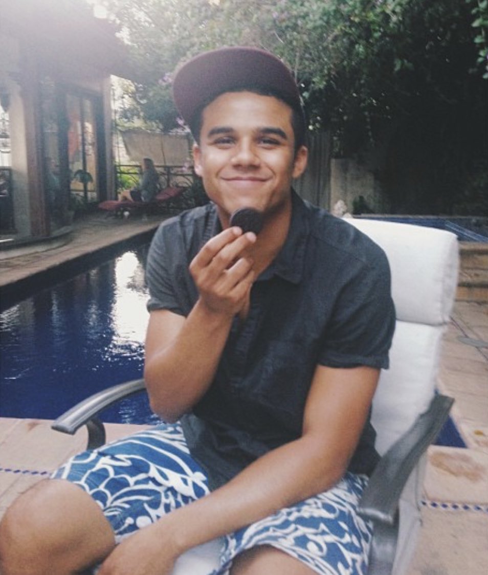 jacobsafeplace's tweet photo. he’s so cute https://t.co/qRZEZNSx8m